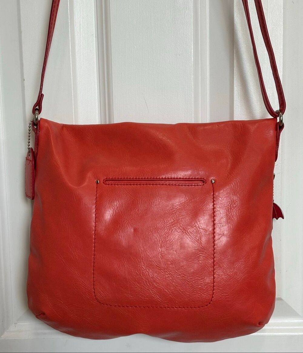 RELIC by Fossil - Foldover Crossbody in Soft Orange Faux Leather/Great Condition - Picture 3 of 13
